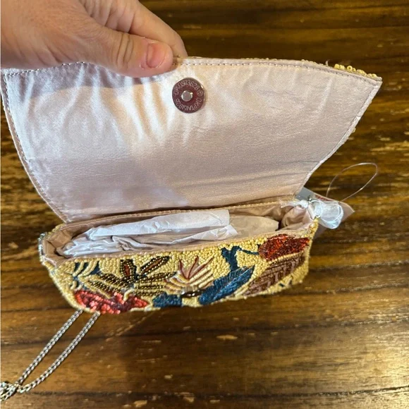 Viral Beaded Floral Clutch - Picture 3 of 3